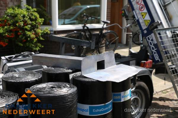 Dakbedekkingsmateriaal en dakgoot onderdelen in Nederweert