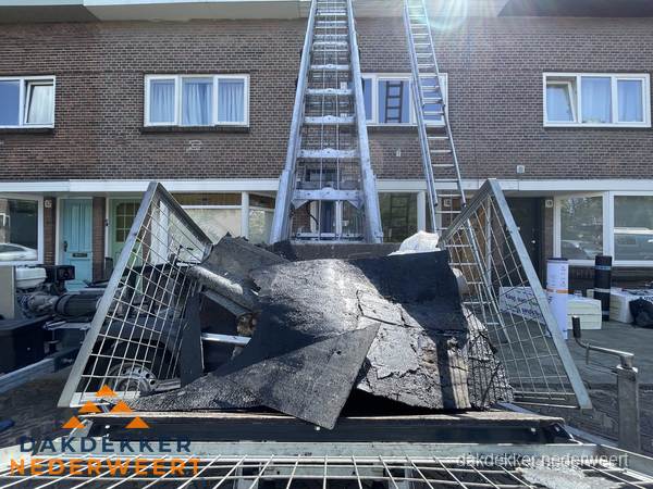 Kosten dakreparatie: dakschade aan flatgebouw in Nederweert