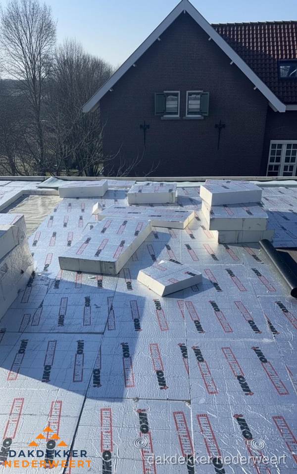IKO PIR isolatieplaten op plat dak in Nederweert