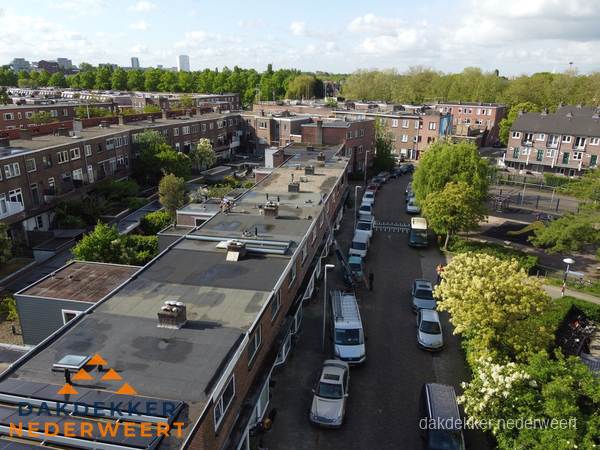 Luchtfoto dakinspectie woonwijk in Nederweert