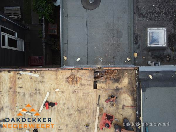 Dakschade en renovatie plat dak vanuit de lucht in Nederweert