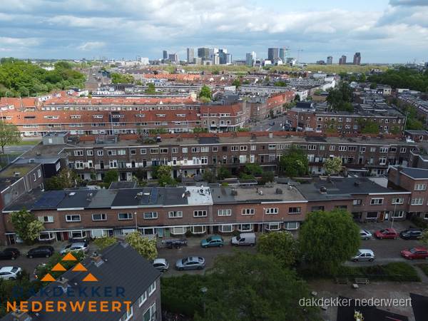 Luchtfoto van daken in woonwijk Nederweert