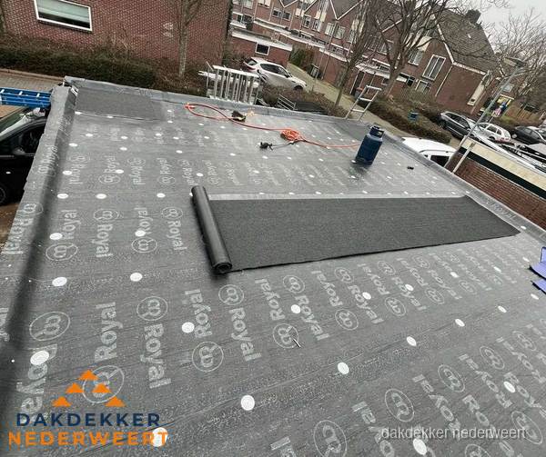 Dakrenovatie plat dak met bitumen dakbedekking in Nederweert